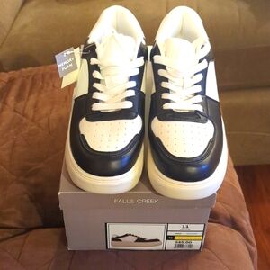 NWT Falls Creek Jana Sneakers, Size 11M
